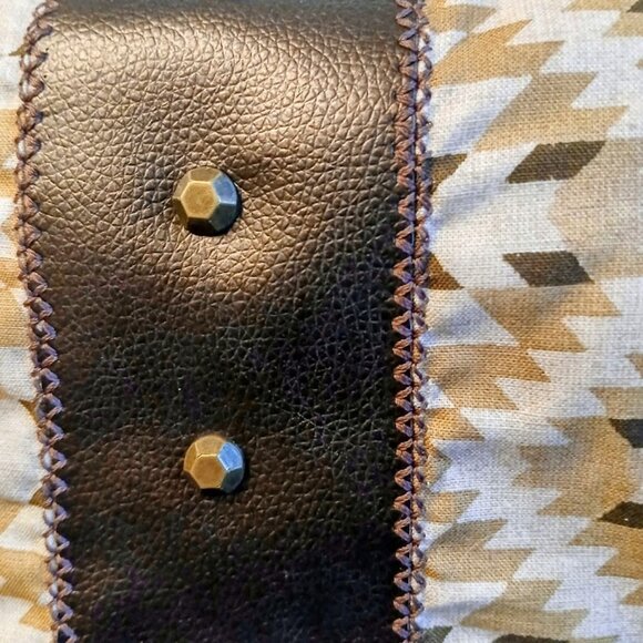 New Pleather trim Southwestern Crossbody Bag Purse Brown Mustard Chevron Sling - Picture 4 of 11
